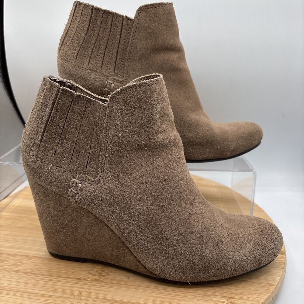 Dolce Vita Gwynn Women’s Taupe Suede Ankle Wedge Bootie Size 8.5 - Picture 6 of 9